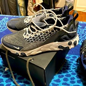 Sneakers Nike . Size 9 . Very good looking sneakers! Enjoy!